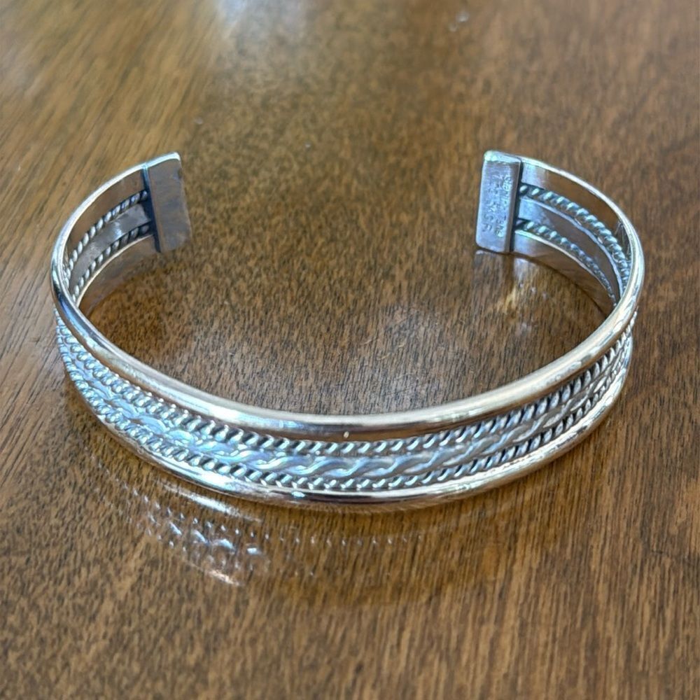 Tahe sterling silver bracelet